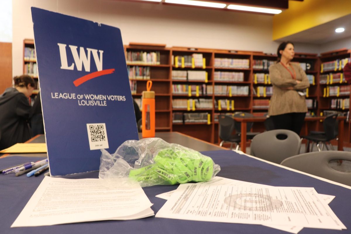 Students Register to Vote with League Of Women Voters