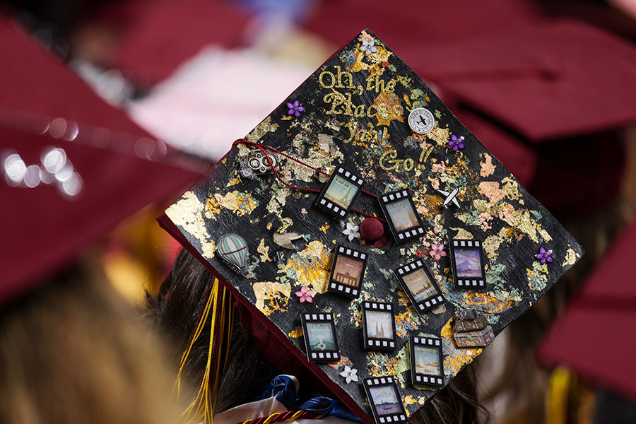 Graduation Caps Show off Seniors' Style